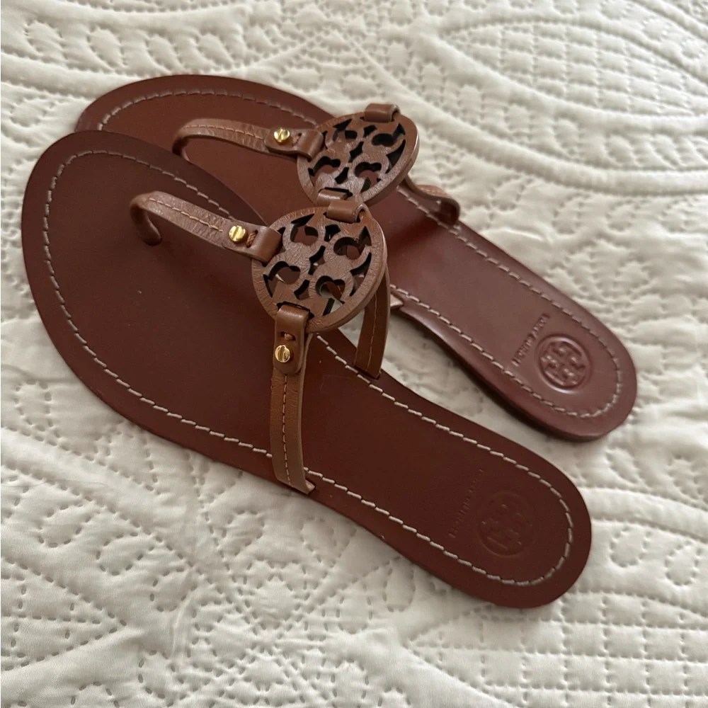 🌟Beautiful condition🌟 Hardly worn. Authentic. Smoke free home.